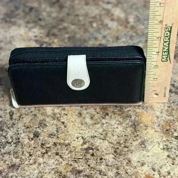 Stone Mountain USA Womans Black And Cream Faux Leather Wallet with Zipper & Snap - Picture 8 of 13